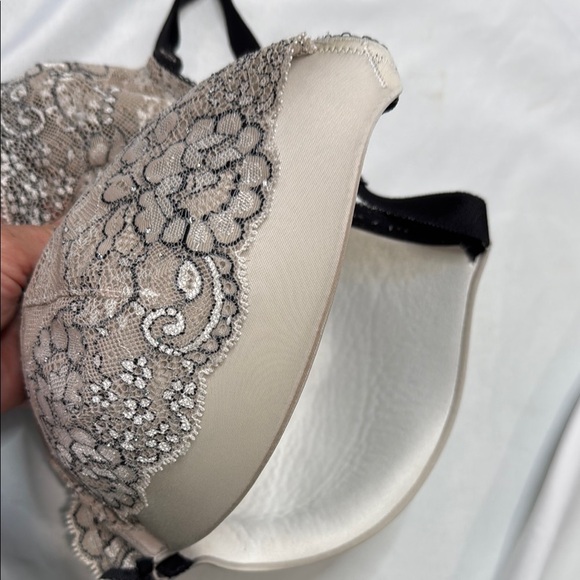 Victoria’s Secret, Dream Angels, Lace Underwire Bra - Cream & Black, 36DD - Picture 16 of 16